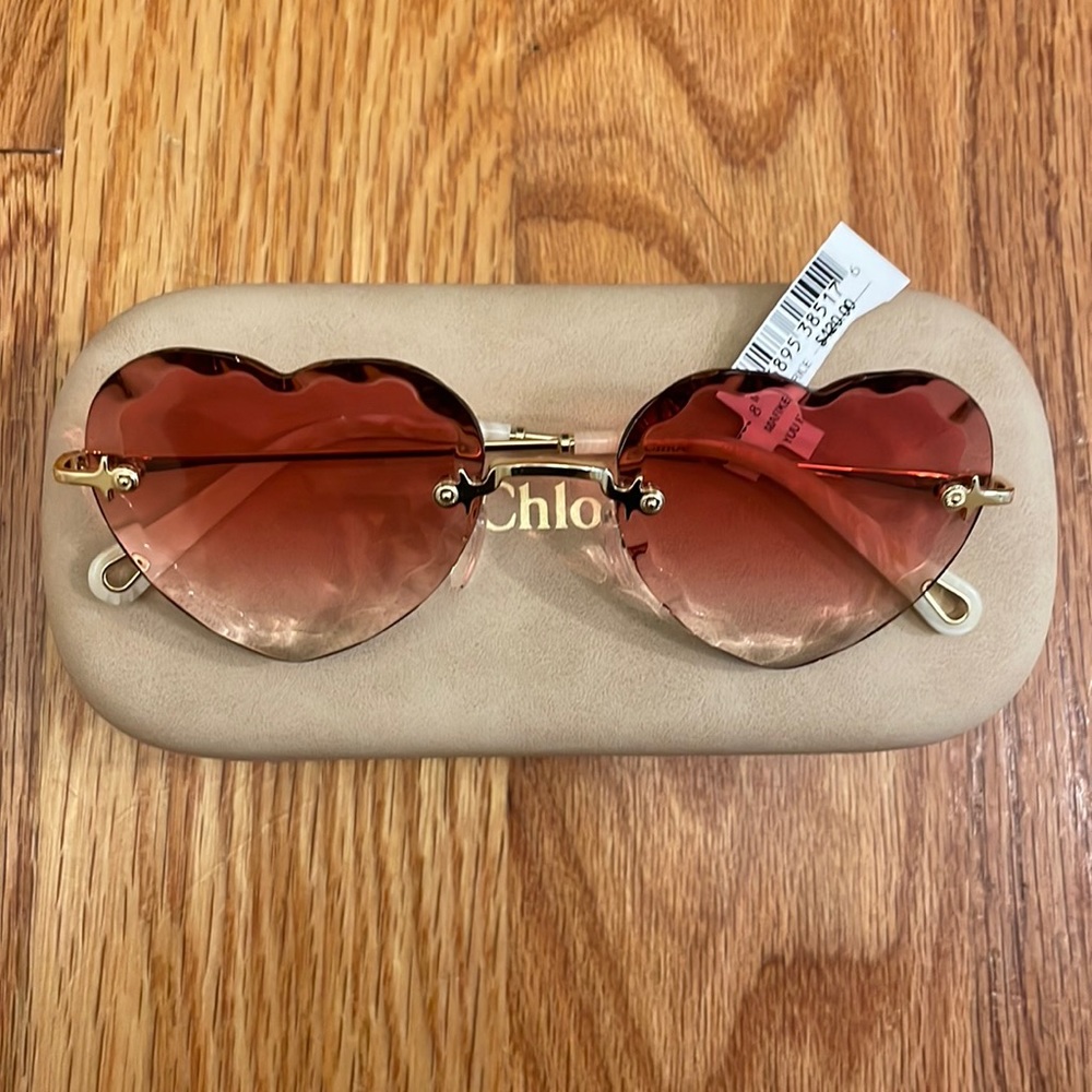 100% Authentic ♥️ Chloe Rosie scalloped heart shaped sunnies!